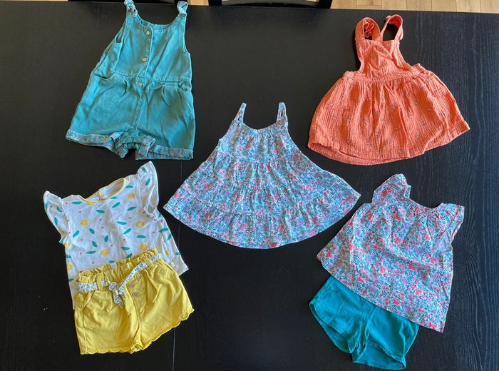 Lot 5 ensembles/robes 9 mois
