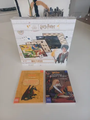 Lot coffret Multijeux sous blister + 2 livres hors-série TBE Harry Potter