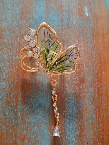 Papillon transparent avec strass