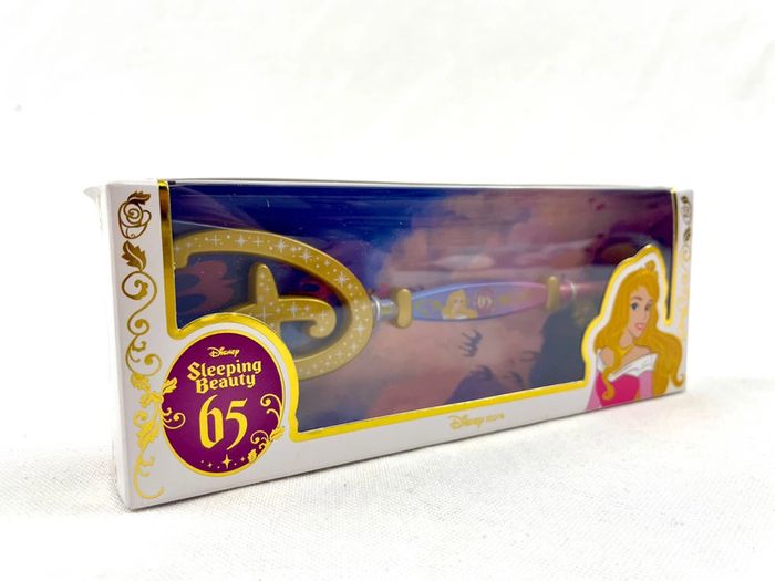 Clé collector Disney Store Sleeping beauty 65th anniversary - photo numéro 4