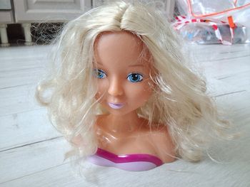 Jouet tête blonde à coiffer 20 cm de haut