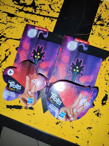 Lot 2 petites figurines doigt trolls