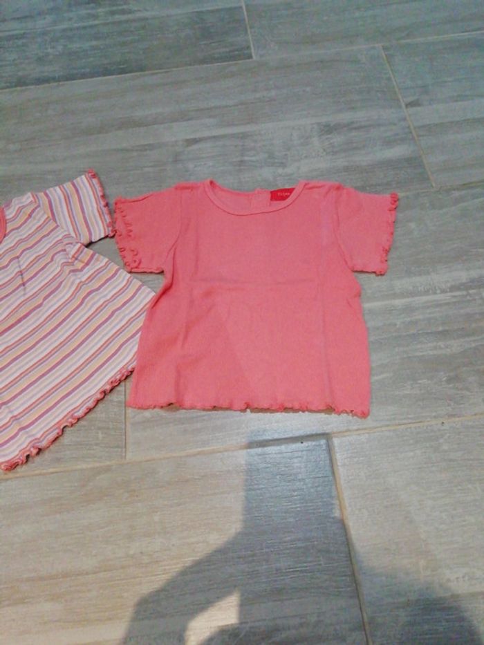 2 T-shirts 12 mois fille - photo numéro 4