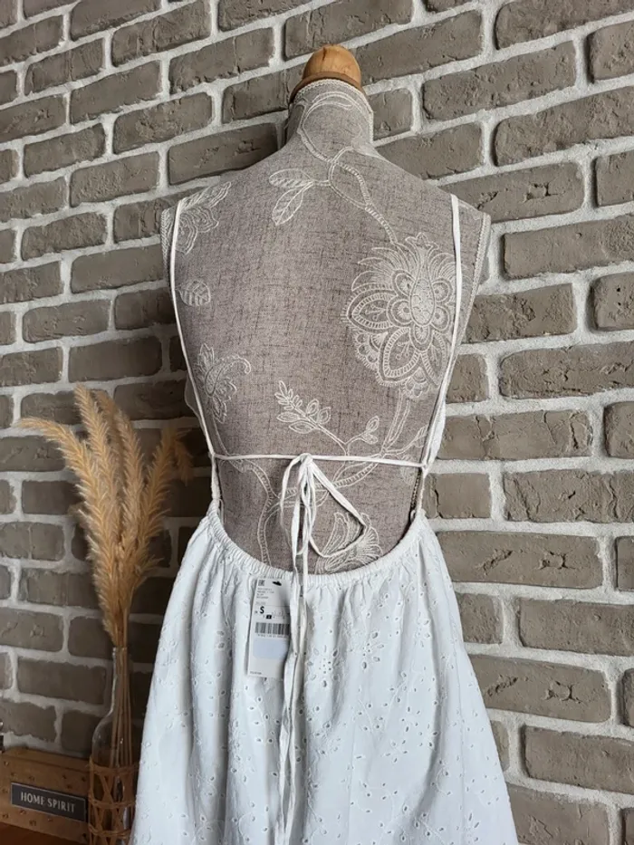 Robe romantique broderies anglaises et magnifique dos nu Pimkie - Neuve avec étiquette - photo numéro 12