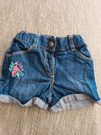 Short Vertbaudet 12 mois excellent état fille