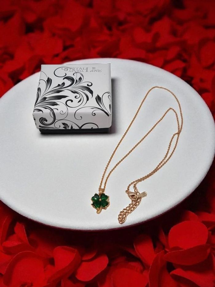 Crystalline Azuria Collier avec Pendentif Trèfle à Quatre Feuilles 18ct plaqué or avec cristaux - photo numéro 4