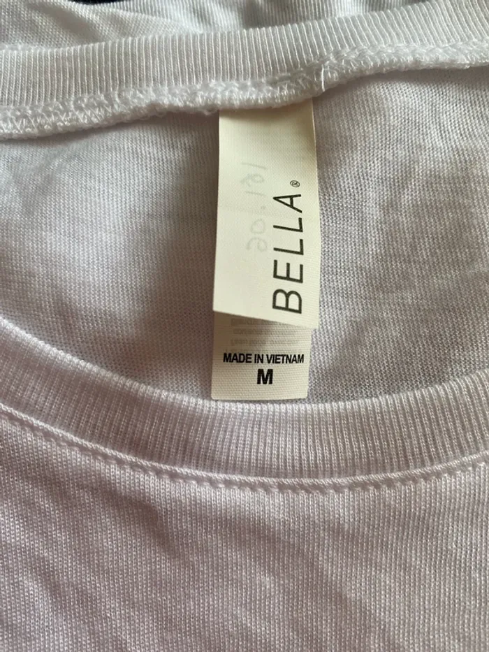 Teeshirt ample fin et juste au dessus de la taille