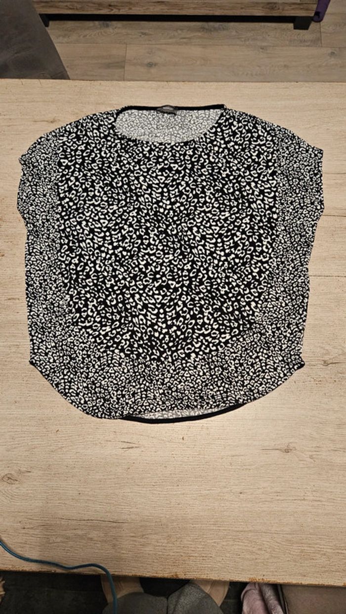 Blouse large noire avec dessin blanc, Yessica, taille