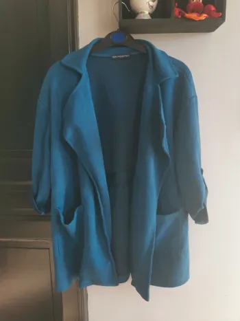 Veste effet daim bleu nuit.