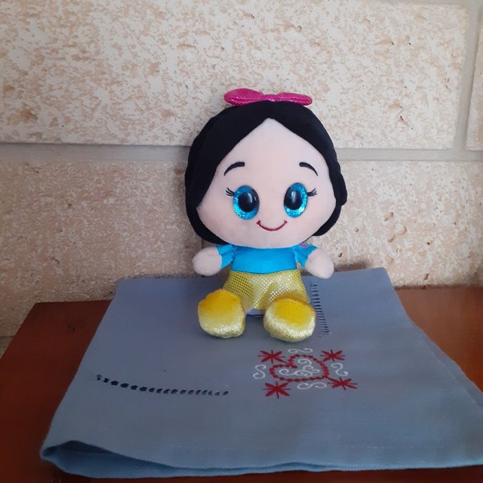 Disney: Peluche-doudou"Blanche-neige"