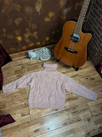 Joli pull rose torsadé col roulé très bon état mango 10 ans:140cm