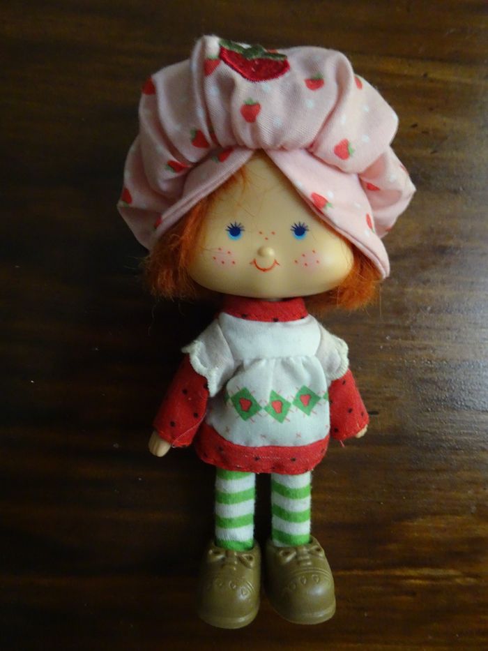 Petite poupée Charlotte aux fraises