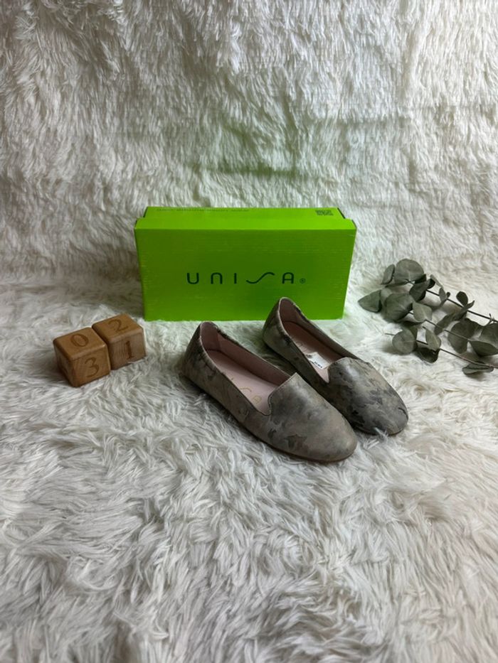 Paire de slipper Unisa taille 31