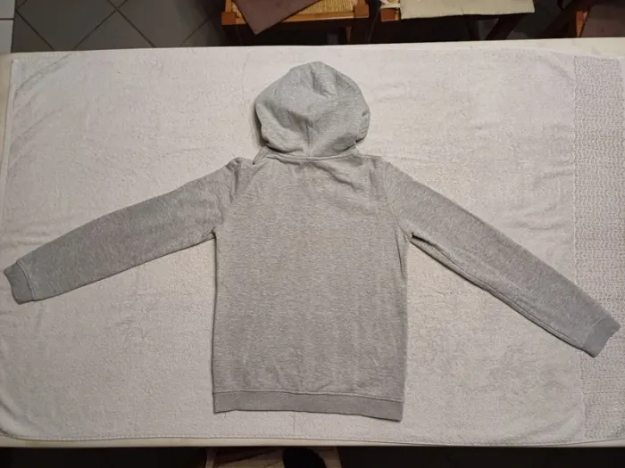 Sweat gris à capuche XS Kiabi (réf perso G-P45)(familleac72) - photo numéro 2