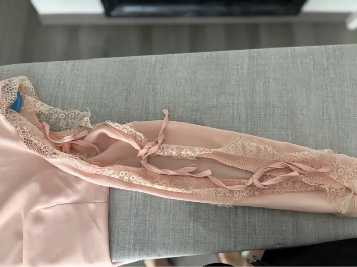 Chemise elegante avec dantele et broche - photo numéro 4
