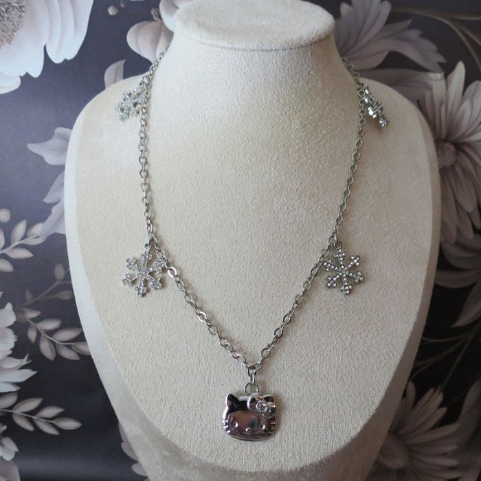 Parure Hello Kitty Collier ,Porte-clés , bracelet Breloque Sanrio 🤩 - photo numéro 5