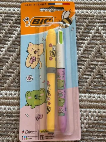 Lot stylo 4 couleurs et surligneur BIC