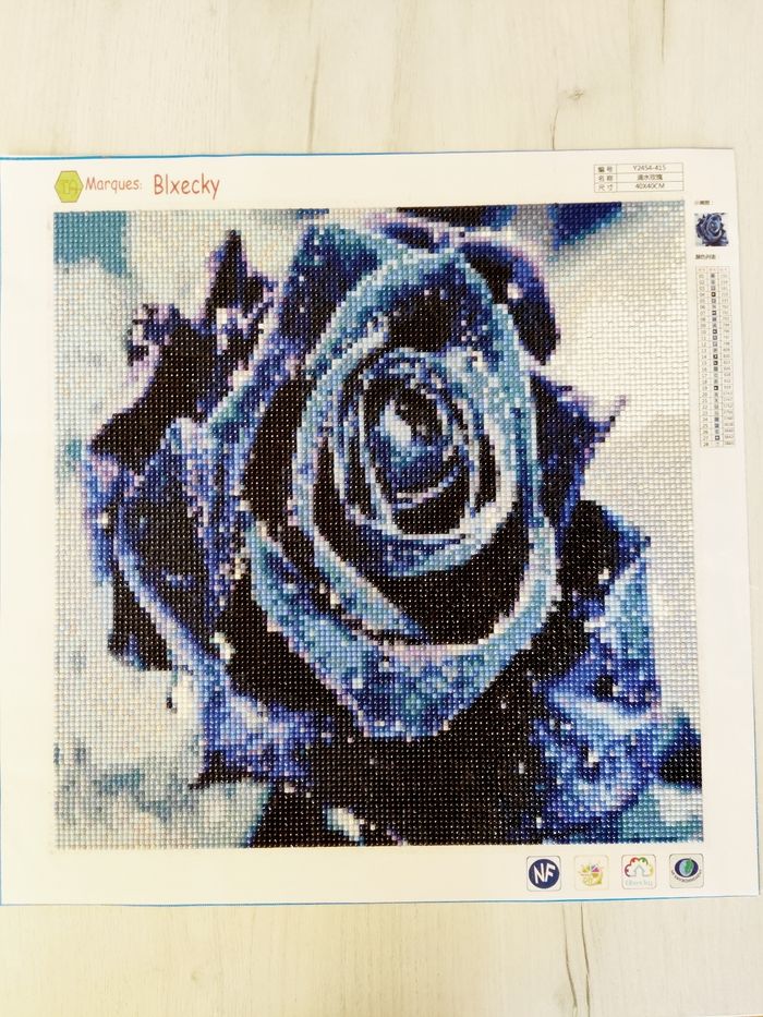 Diamond painting réalisé rose bleue
