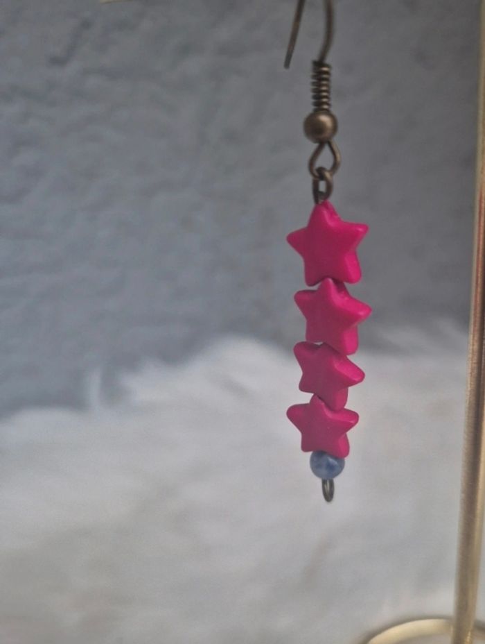 Boucles d’oreilles Perles étoiles fushia ✨💖 #Bijoux #Mode #Accessoires - photo numéro 3