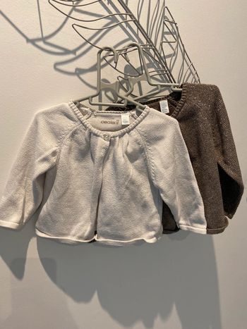Lot 2 gilet obaibi 12 et 18 mois parfait état idéal tenue de fête