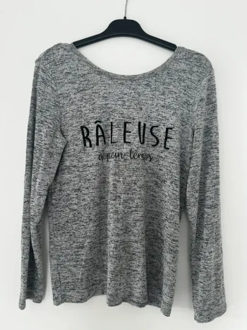 Haut gris manches longues