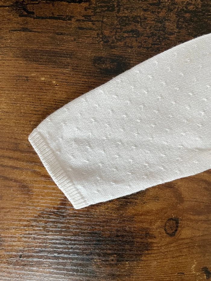 Gilet blanc avec petits pois - photo numéro 2