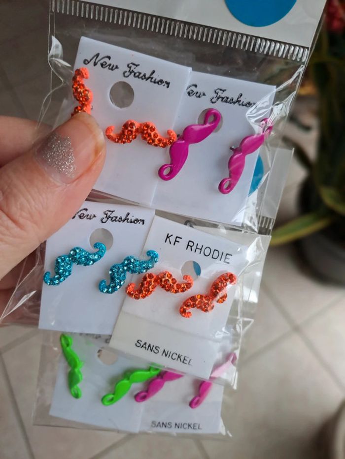 Boucles d oreilles moustaches