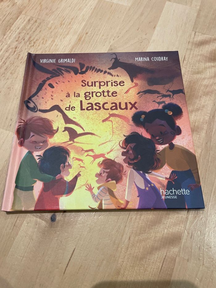 Livre « surprise à la  grotte de Lascaux »