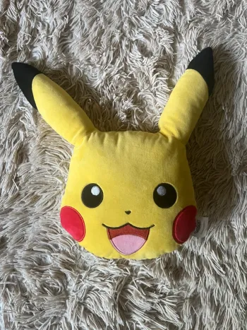 Peluche Nintendo Pikachu 20 cm sur 19 cm
