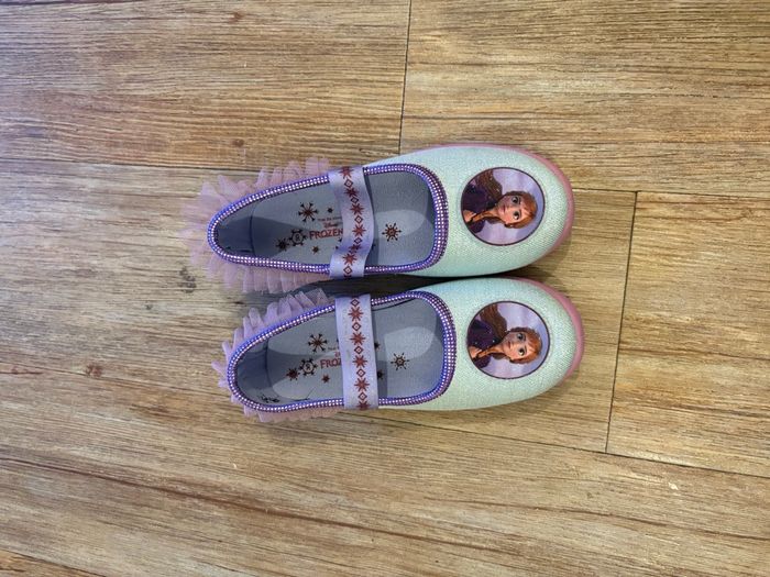 Chaussons élastiques taille 30 Disney