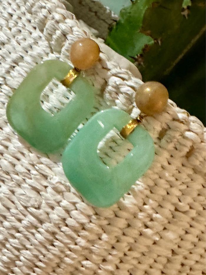 Boucles d’oreilles résine vert d’eau et nude fils or - photo numéro 2