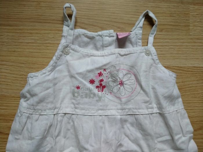 Robe blanche a bretelles.
Filles. Taille 4 ans - photo numéro 4