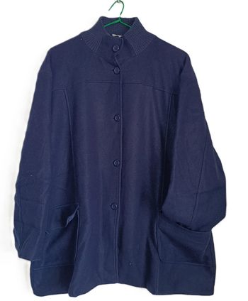 Veste légère et chaude en polaire. Taille 48.