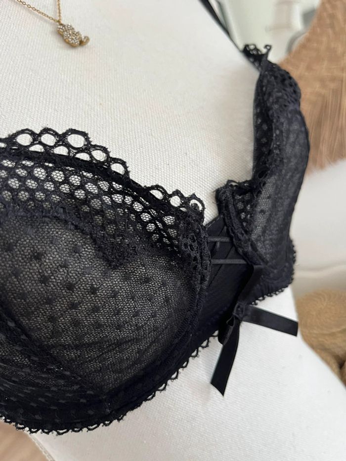 Soutien gorge Darjeeling plumetis et dentelle noire taille 90D