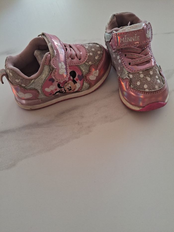 Baskets Minnie lumineuses fille - Taille 22 en parfait état - photo numéro 2