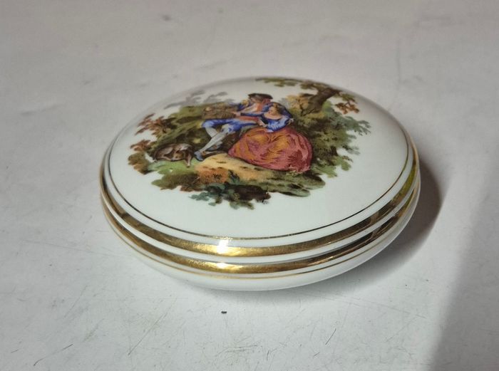 Bonbonnière / sucrier en porcelaine de limoges blanche avec dorure - photo numéro 2