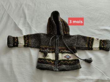 Gilet à capuche taille 3 mois
