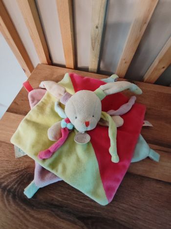 Lapin BABY NAT vert et rose gourmandise