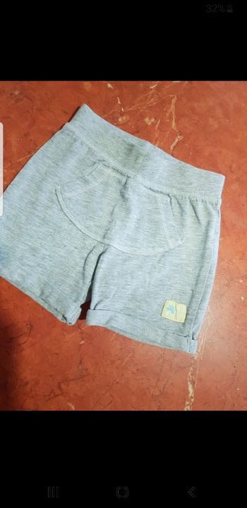 Short bébé taille 9 mois
