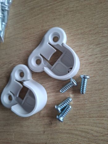 Supports ikea blanc armoire Pax neuf & les vis tringle