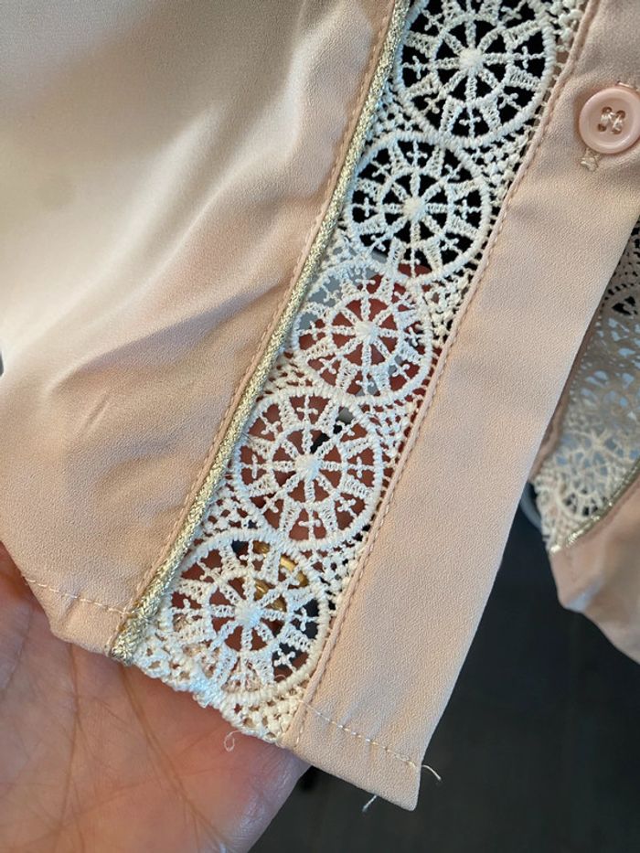 Chemise Queens beige clair avec broderies taille S - photo numéro 7