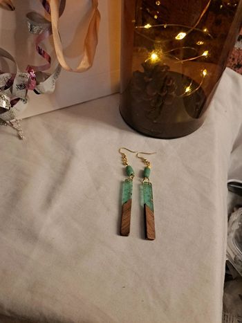 Boucles d'oreilles pendante marron vert doré