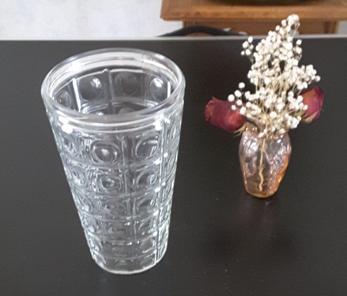 Vase transparent en verre moulé - Vintage
