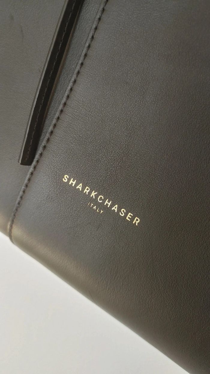 Élégant sac en cuir noir tout en sobriété - photo numéro 5