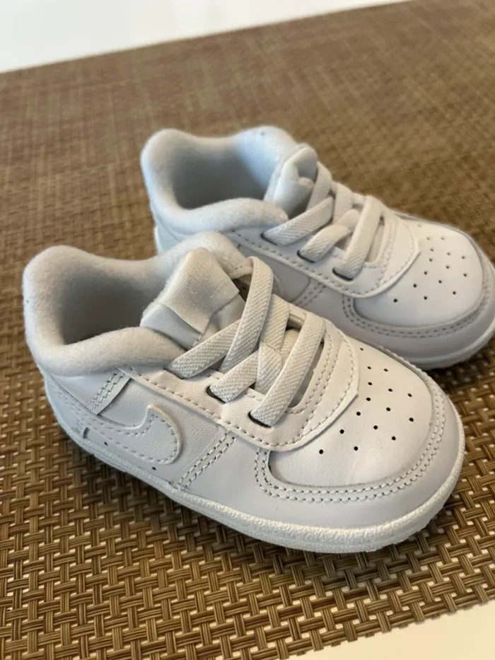Basket bébé Nike taille 19,5