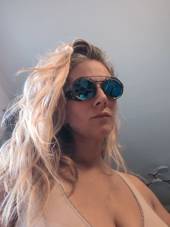 Lunettes solaires aviateur verres bleus monture gris fumé - photo numéro 4