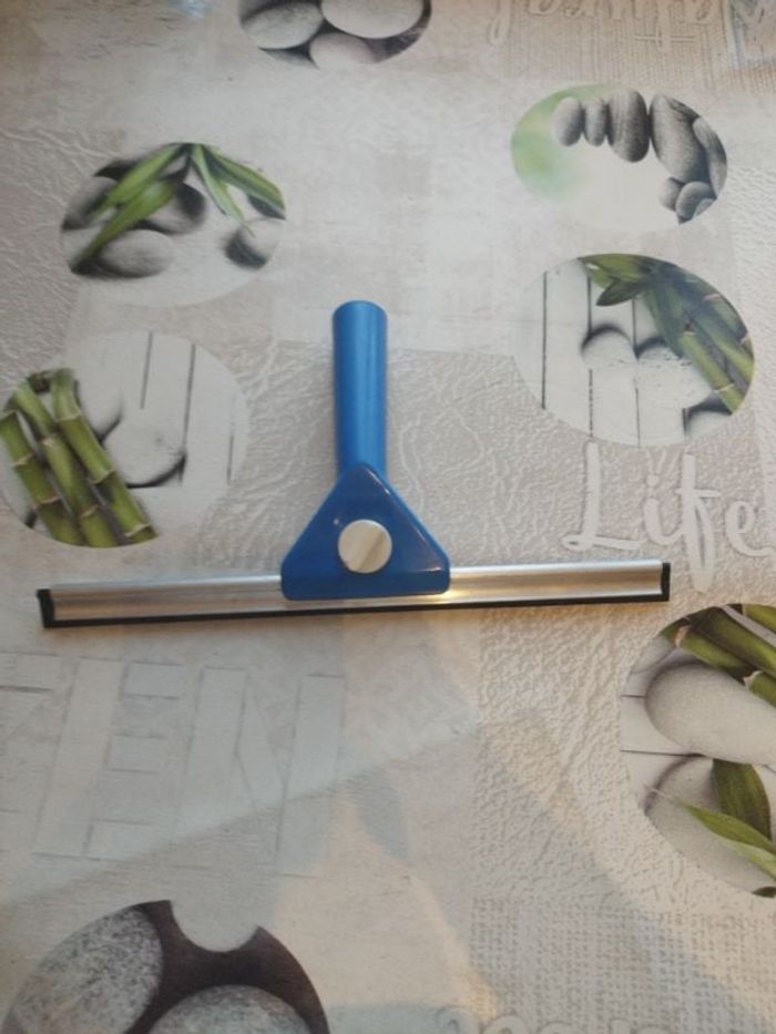 Raquette à vitres