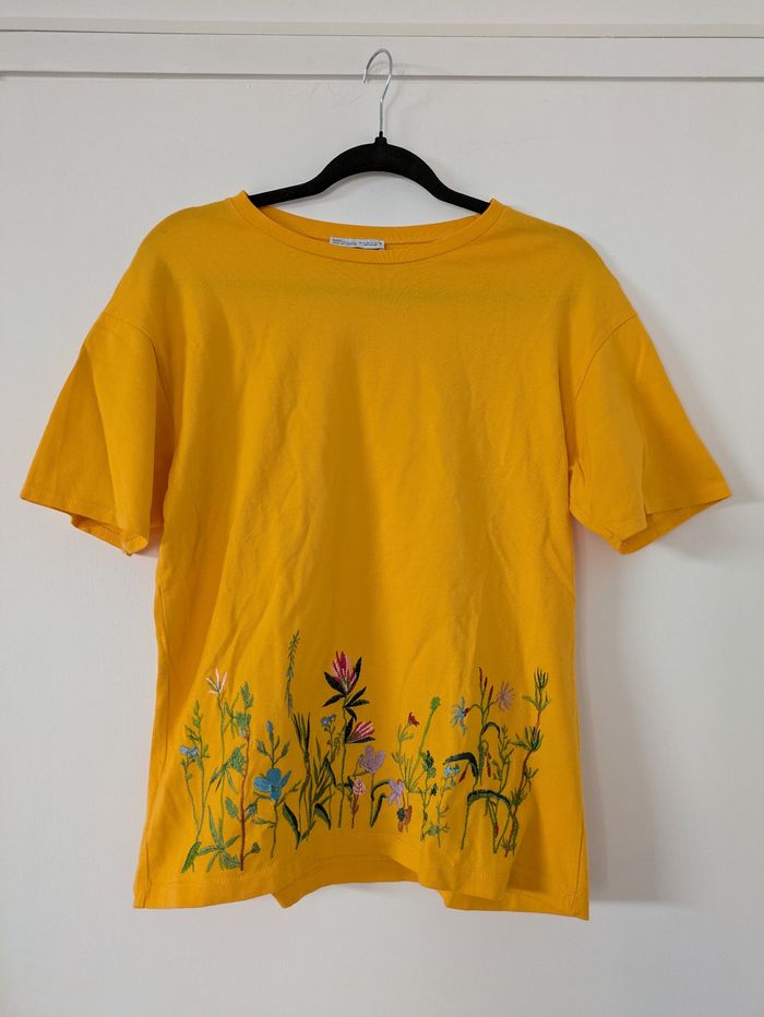 T-shirt avec fleurs brodées