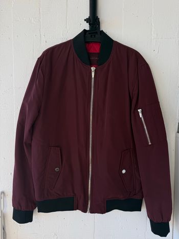 Blouson bombers Zara Basic Man bordeaux lie de vin taille S  Matelassé rouge à l’intérieur 
