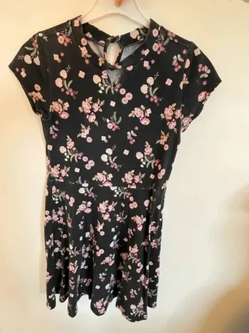 Superbe robe à fleurs 12 ans
